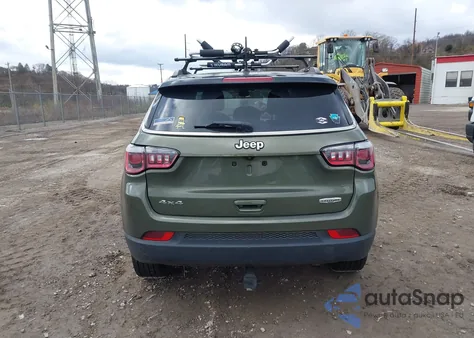 2018 Jeep Compass Latitude 4X4 from USA, damaged, VIN 3C4NJDBB4JT397967